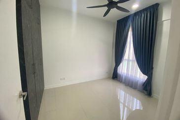 Lakefront Condominium | Emerald Hills @ Alam Damai