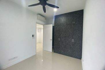 Lakefront Condominium | Emerald Hills @ Alam Damai