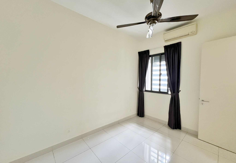 Pandora @ Tropicana Metropark