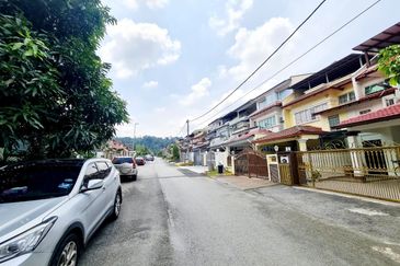 Jalan Puteri 8/4