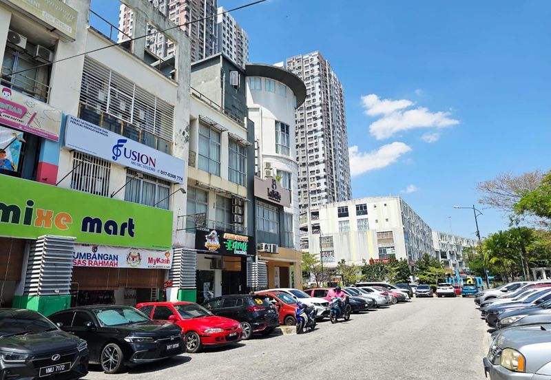 Prima Biz Hub, Taman Tasik Prima