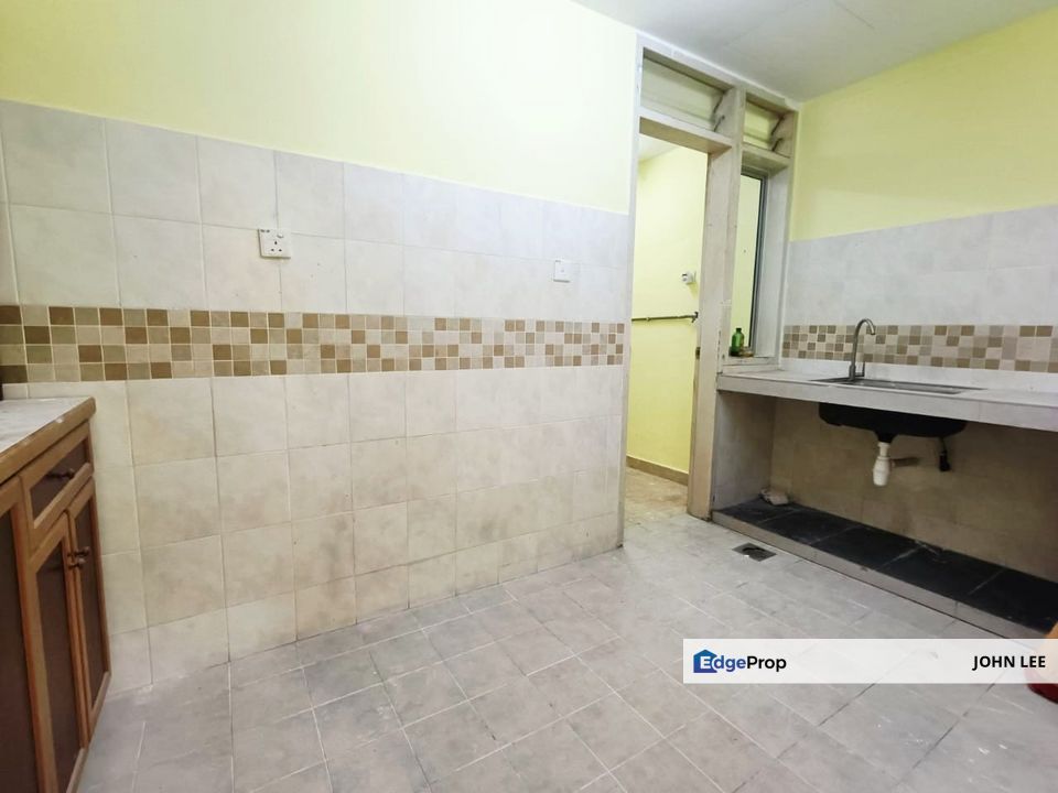 Puteri Bayu Apartment For Sale Build Up 900sqft 3 Bedroom 2 Bathroom Good Location Good House Condition, Selangor, Bandar Puteri Puchong