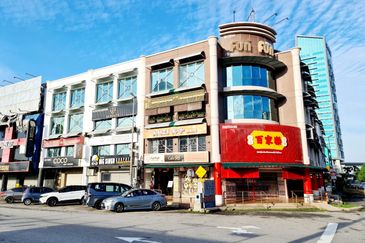 Puteri 1 Corner Shop