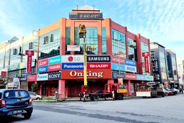 Puteri 1 Corner Shop