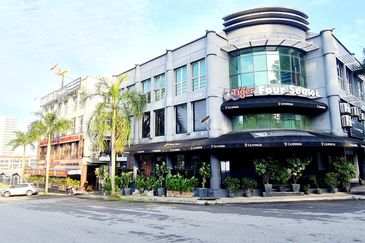 Puteri 1 Corner Shop