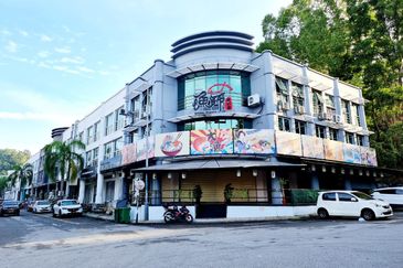 Puteri 1 Corner Shop