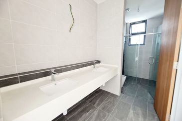 Taman Puchong Legenda