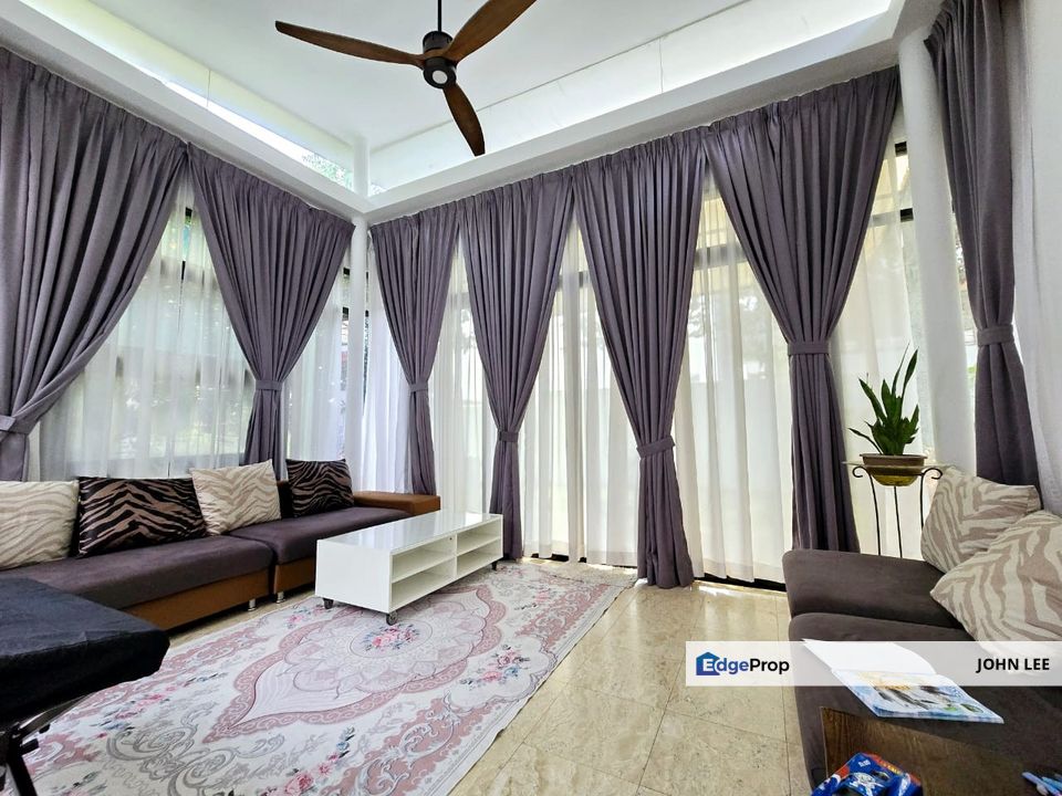 Lake Edge Puchong 2.5 Storey End Lot House for Sale 32x100 Good Living Environment & Good Location , Selangor, Puchong