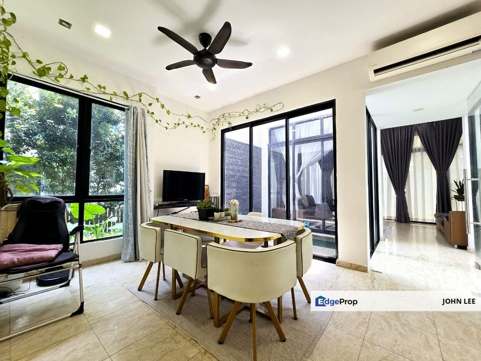 Lake Edge Puchong 2.5 Storey End Lot House for Sale 32x100 Good Living Environment & Good Location , Selangor, Puchong