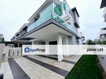 Taman Putra Prima 8B Freehold 2.5 Storey End Lot House for Sale Extra Car Parking Good Living Environment , Selangor, Puchong