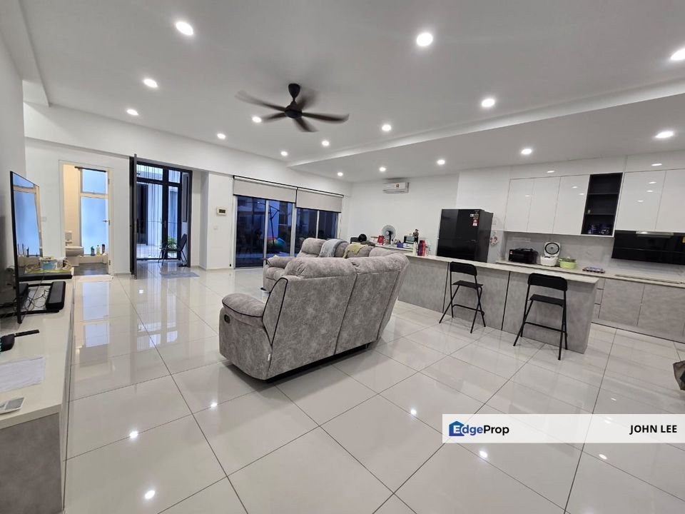 Elevia Residences Villa Taman Tasik Prima Puchong 3.5 Storey Villa House for Sale Full Reno Move in Condition with 3 Car Parking, Selangor, Puchong