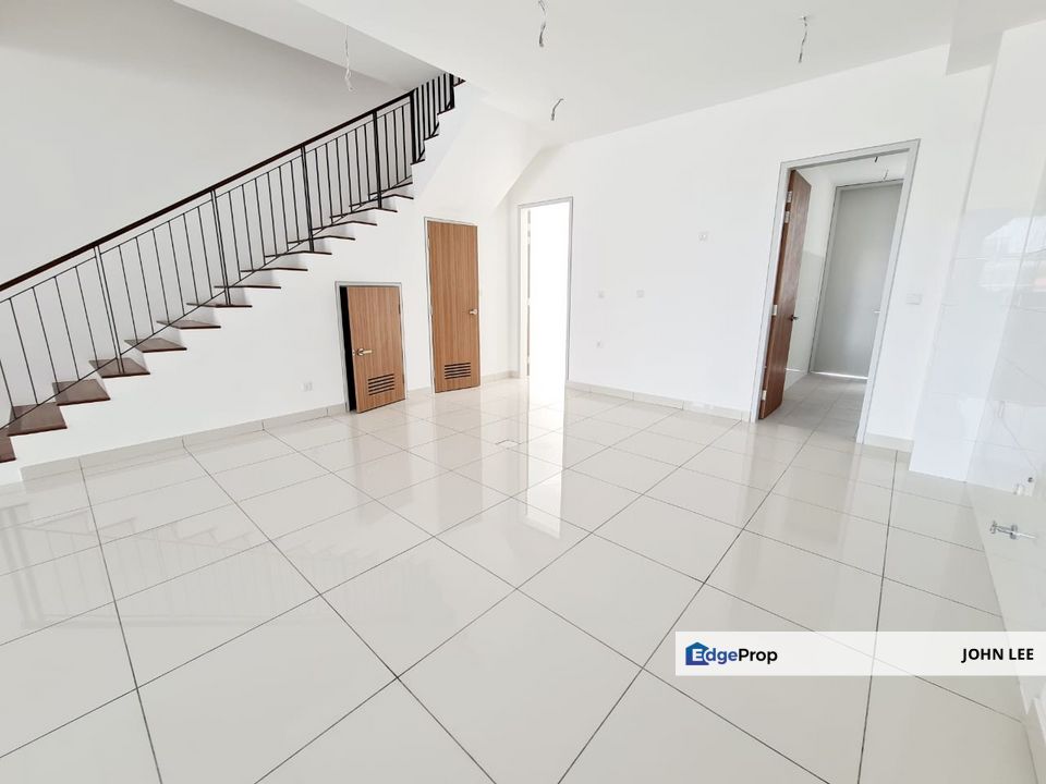 Taman Puchong Legenda 3 Storey House for Sale Have Extra Car Parking Build up 3200sqft Good Location Near ioi Mall Puchong Easy Access LDP Highway, Selangor, Puchong