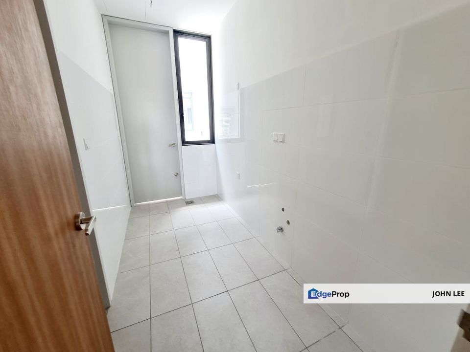 Taman Puchong Legenda 3 Storey House for Sale Have Extra Car Parking Build up 3200sqft Good Location Near ioi Mall Puchong Easy Access LDP Highway, Selangor, Puchong