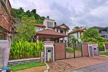 Rare Bungalow at Hilltop Bandar Puteri 12