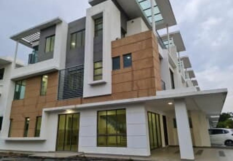 Lake Point Residence