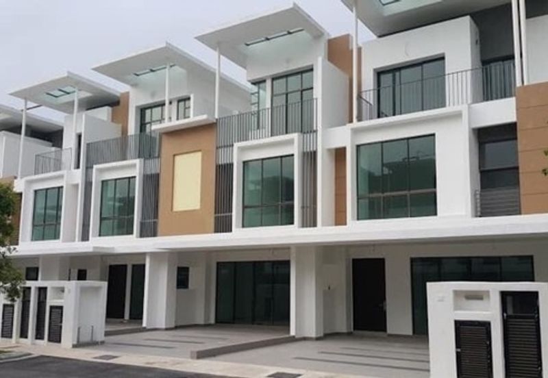 Lake Point Residence