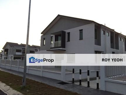 Lakeside Residence,Double storey end lot , Selangor, Puchong