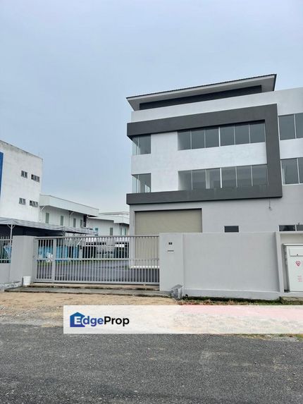 2.5 storey Semi D Factory at Taman Perindustrian Putra Puchong, Selangor, Puchong