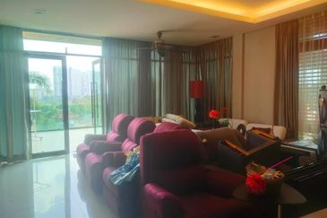 Taman OUG, Taman Yarl, Freehold Double sty Bungalow, Move in condition 9 rooms