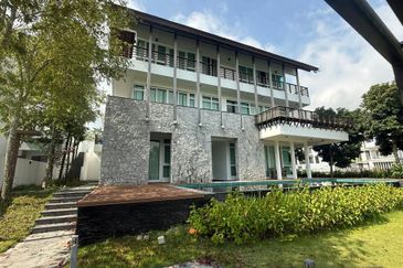 Waterfront Villa/ Emerald Bay/ Leisure Farm/ Horizon Hills/ Senibong Cove