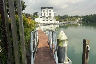 Waterfront Villa/ Emerald Bay/ Leisure Farm/ Horizon Hills/ Senibong Cove