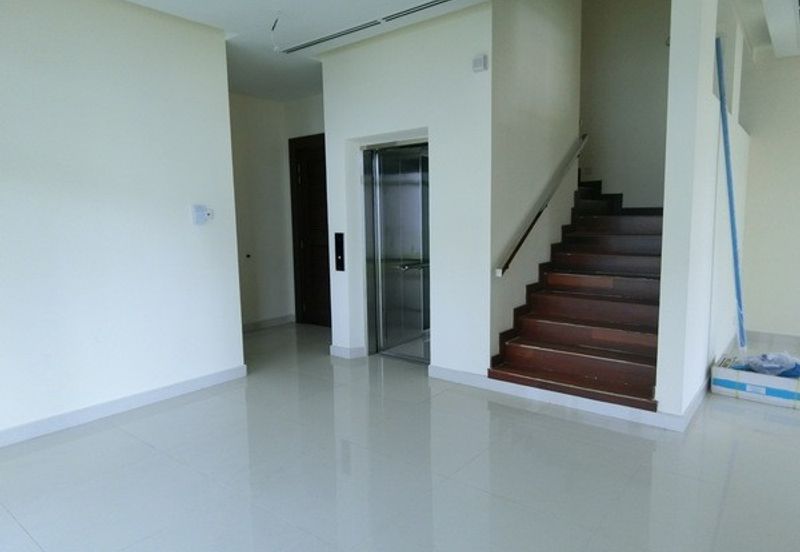 Well Maintained With Swimming Pool and Lift