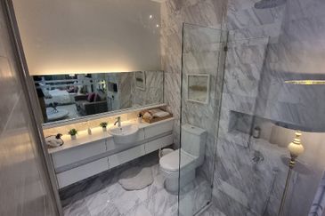 Yolo Signature Suites