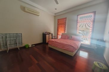 Corner Bungalow with 20 feet land