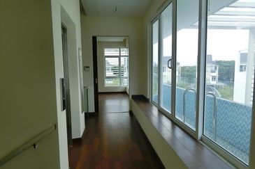 USJ Heights Zero Lot Bungalow Indigo