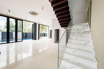 Perdana Lakeview East