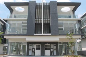 2 Storey Semi D Shop Lot Taman Equine Seri Kembangan Selangor