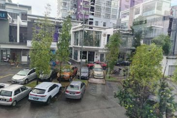 2 Storey Semi D Shop Lot Taman Equine Seri Kembangan Selangor