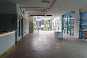 2 Storey Semi D Shop Lot Taman Equine Seri Kembangan Selangor