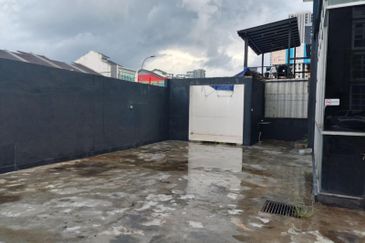 2 Storey Semi D Shop Lot Taman Equine Seri Kembangan Selangor