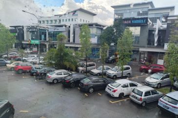 2 Storey Semi D Shop Lot Taman Equine Seri Kembangan Selangor