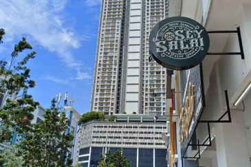 2-storey Shop Atmosphere Seri Kembangan walk to MRT Putra Permai, near LDP