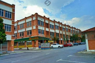 3 Storey Shop Lot Section U10 Alam Budiman