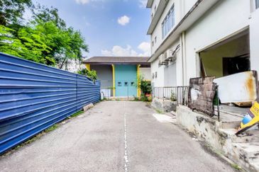 3 Storey ShopLot, Jalan Langat 6 Taman Sri Langat Jalan reko Kajang