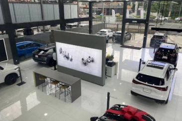 CAR SHOWROOM MRR2 AMPANG JAYA, NEXT TO MRR2 HIGHWAY - CURRENTLY RENTAL BY CHERY  WTS / FOR SALE asking RM 16,100,000  + Ampang, Selangor + Warehouse, 