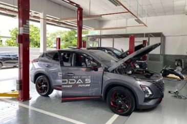 CAR SHOWROOM MRR2 AMPANG JAYA, NEXT TO MRR2 HIGHWAY - CURRENTLY RENTAL BY CHERY  WTS / FOR SALE asking RM 16,100,000  + Ampang, Selangor + Warehouse, 