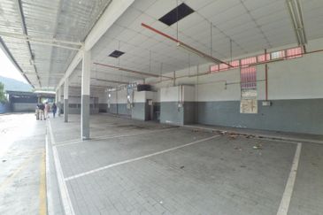 CAR SHOWROOM MRR2 AMPANG JAYA, NEXT TO MRR2 HIGHWAY - CURRENTLY RENTAL BY CHERY  WTS / FOR SALE asking RM 16,100,000  + Ampang, Selangor + Warehouse, 