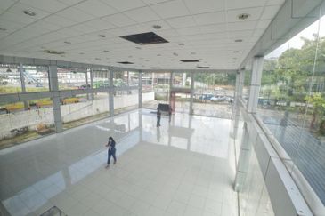 CAR SHOWROOM MRR2 AMPANG JAYA, NEXT TO MRR2 HIGHWAY - CURRENTLY RENTAL BY CHERY  WTS / FOR SALE asking RM 16,100,000  + Ampang, Selangor + Warehouse, 