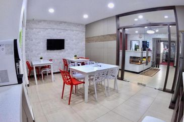 Facing main road well maintained nice Boutique Hotel near D'Pulze Mall, Cyberjaya