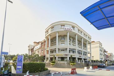 Facing main road well maintained nice Boutique Hotel near D'Pulze Mall, Cyberjaya