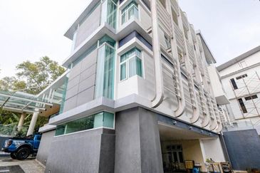 3.5 STOREY BUNGALOW COUNTRY HEIGHTS DAMANSARA