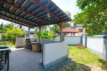 DOUBLE STOREY BUNGALOW SS7 KELANA JAYA - WALKING DISTANCE TO PARADIGM MALL
