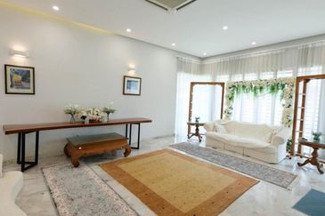 DOUBLE STOREY BUNGALOW SS7 KELANA JAYA - WALKING DISTANCE TO PARADIGM MALL