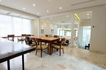 DOUBLE STOREY BUNGALOW SS7 KELANA JAYA - WALKING DISTANCE TO PARADIGM MALL