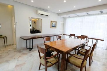 DOUBLE STOREY BUNGALOW SS7 KELANA JAYA - WALKING DISTANCE TO PARADIGM MALL