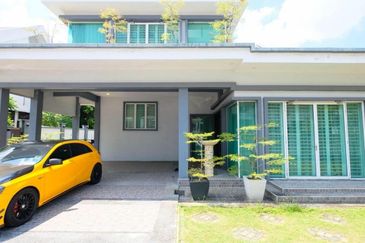 DOUBLE STOREY BUNGALOW SS7 KELANA JAYA - WALKING DISTANCE TO PARADIGM MALL